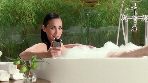ミーガン・フォックスがバスタブで… スーパーボウルで悩殺CM放映