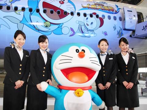 「ドラえもんジェット」お披露目にちびっ子60人が大興奮