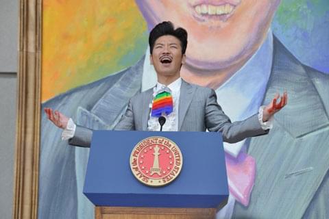 世界のナベアツ「さらば愛しの大統領」で初メガホン