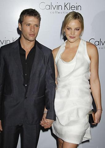 ライアン・フィリップとアビー・コーニッシュが破局