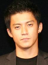 小栗旬一行、羽田で2時間40分足止め