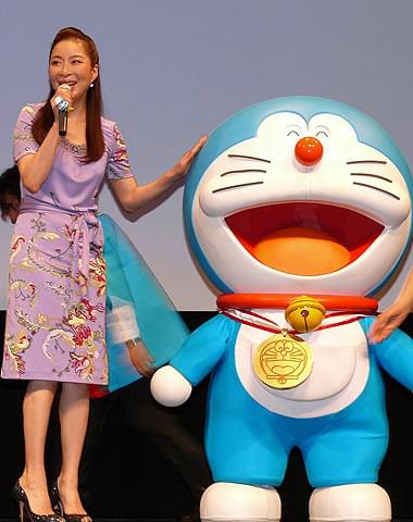 真矢みき、映画30周年のドラえもんに金メダル授与