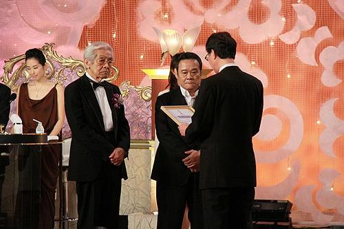 会長功労賞 三國連太郎、西田敏行