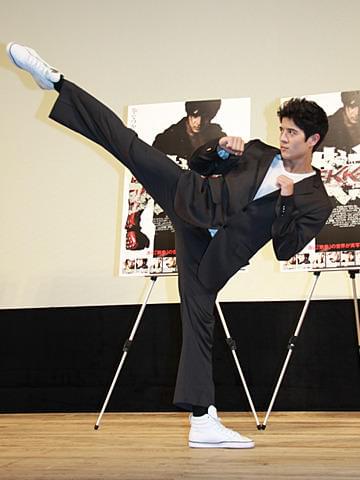 ホンモノのアクションを見ろ！