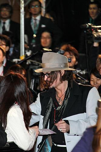 “1日だけ”ジョニー・デップに、ファン3800人が熱視線