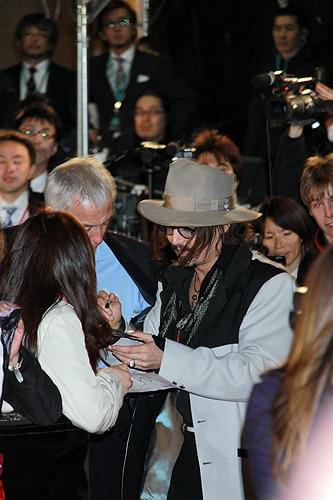 “1日だけ”ジョニー・デップに、ファン3800人が熱視線