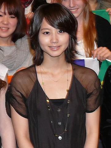 堀北真希“スーパーマキ”と呼ばれて照れ笑い