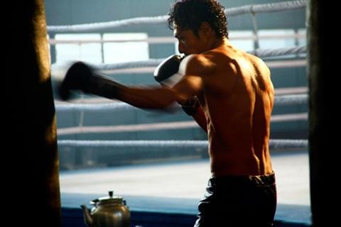 鍛え抜かれた肉体を見よ