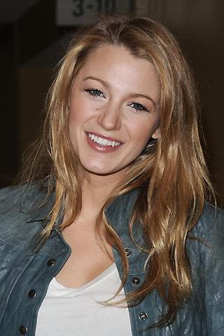 「ゴシップガール」ブレイク・ライブリーが、今度は「カバーガール」に