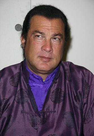 スティーブン・セガールの新セクハラ被害者は、レイ・チャールズの孫娘