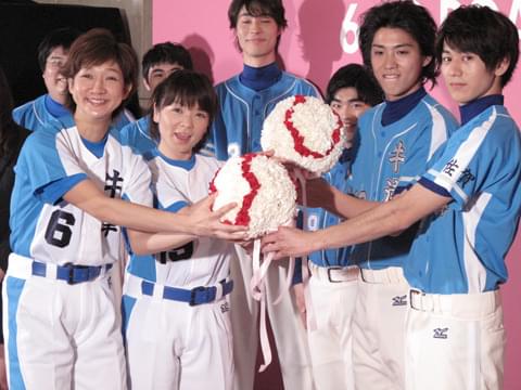 “コンビ同時婚”の「北陽」、幸せオーラ満開で映画「ソフトボーイ」にエール