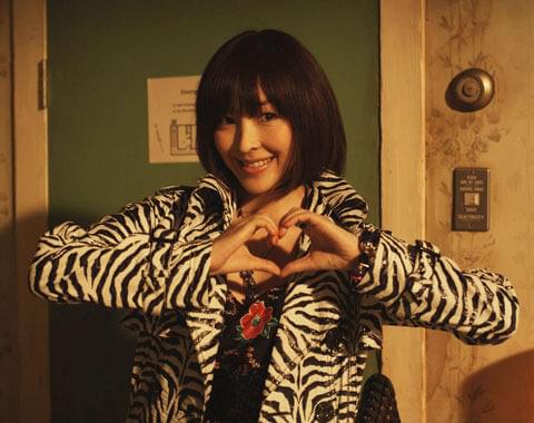 麻生久美子、コールガール役の最新ビジュアルを独占入手