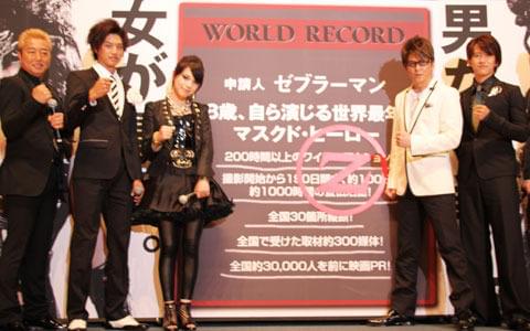 満開の笑顔が目立った初日挨拶