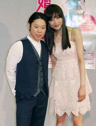 離婚しても同居する複雑な夫婦役に