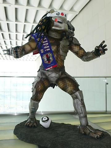 プレデターが日本代表を応援！デンマーク戦限定サポーターに