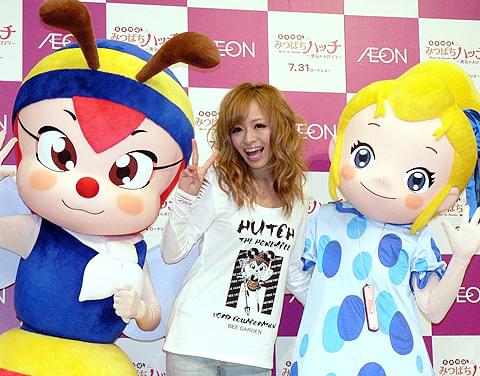 小森純、イオン×ハッチのコラボTシャツ姿で日本代表にエール