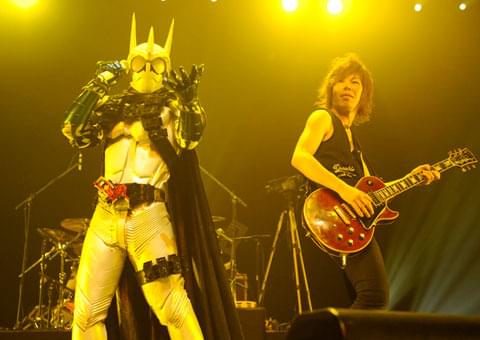 仮面ライダーが全米初上陸 松岡充がライブ中に“変身”