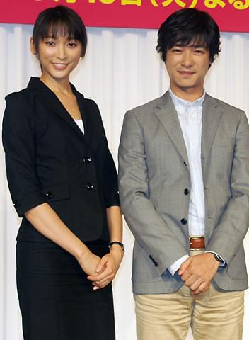 堺雅人の“アヒル口”に注目 フジ系ドラマ「ジョーカー」会見