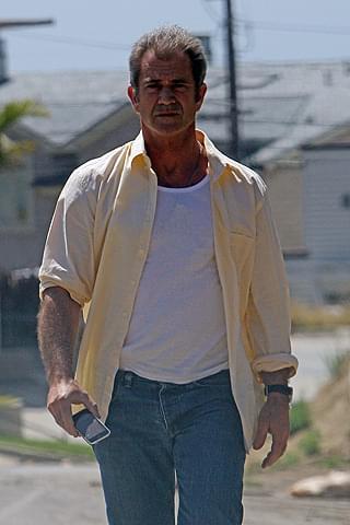 メル・ギブソンのDV疑惑、ついに捜査の手