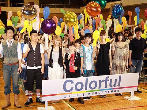 色とりどりの風船でカラフルに