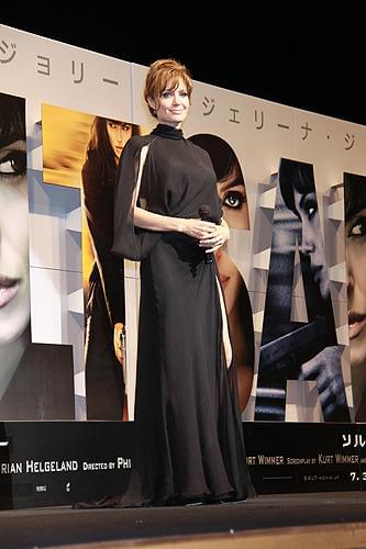 アンジェリーナ・ジョリー、大胆セクシードレスでファン魅了