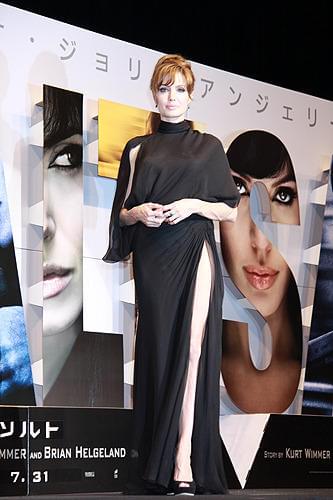 アンジェリーナ・ジョリー、大胆セクシードレスでファン魅了