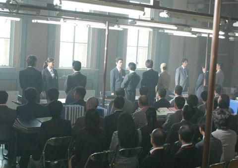 報道陣も汗だくになった撮影現場