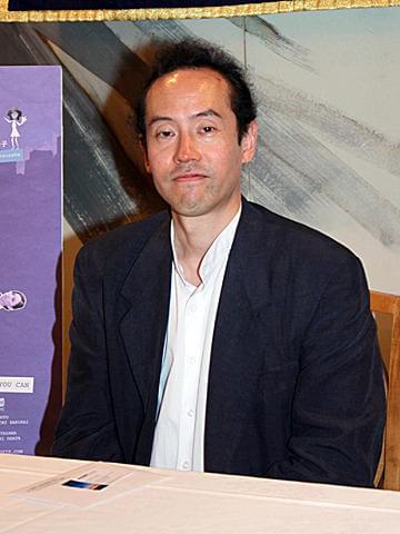 劇中では自ら出演も