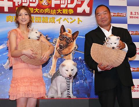 “お父さん犬”カイくん、生後2カ月の子どもを初披露