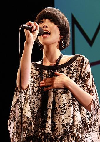 デビュー曲で話題の映画の主題歌に