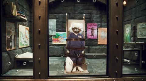 “笑撃”ネコ版レクター博士の監禁映像が解禁