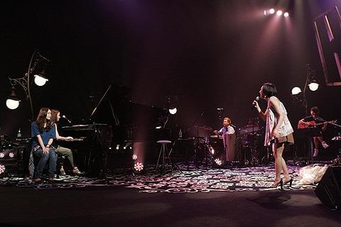 新垣のために歌う一青