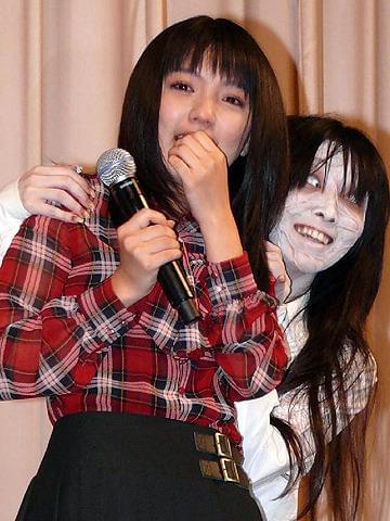 真野は幽霊のサプライズに涙目