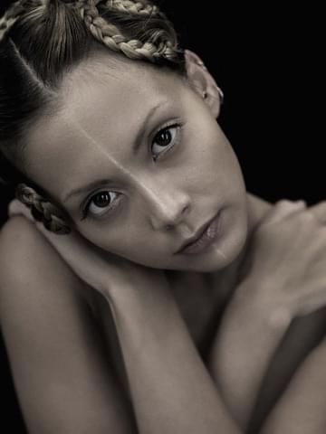 土屋アンナ、全編3D「バトル・ロワイアル」に主題歌提供