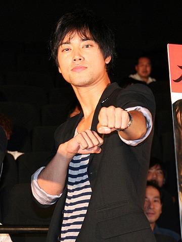 桐谷健太、サプライズで劇中ラップを披露！