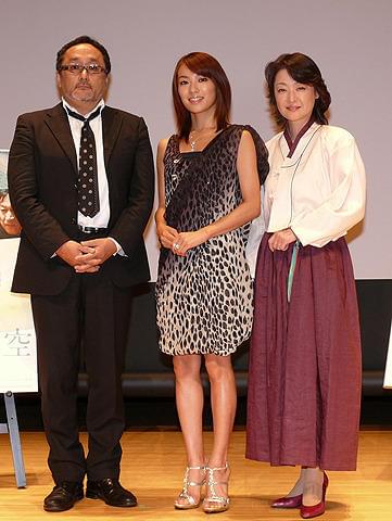 内山理名、初めての韓国語セリフは「耳を頼りに」