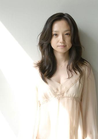 逃亡生活を続けた希和子に扮する