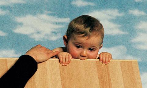 翼の生えた赤ちゃん空を飛ぶ フランソワ・オゾン監督作が公開