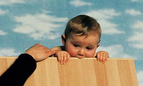 翼の生えた赤ちゃん空を飛ぶ フランソワ・オゾン監督作が公開