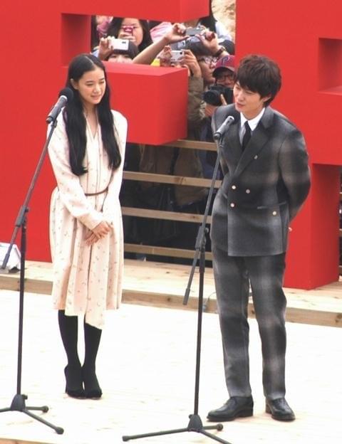 こんなすき間からでもシャッターチャンス