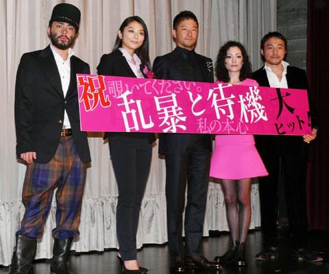 アメリカから極秘帰国の浅野忠信に、美波ら出演者は仰天