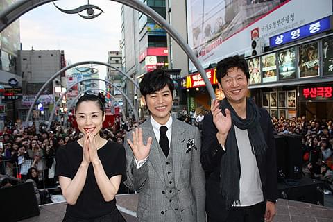 「悪人」旋風、韓国へ 妻夫木＆深津に拍手喝さい
