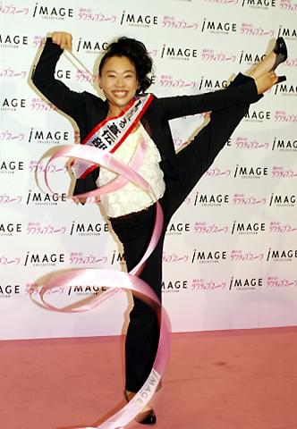 いとうあさこ、バブル期以来21年ぶりのスーツ姿