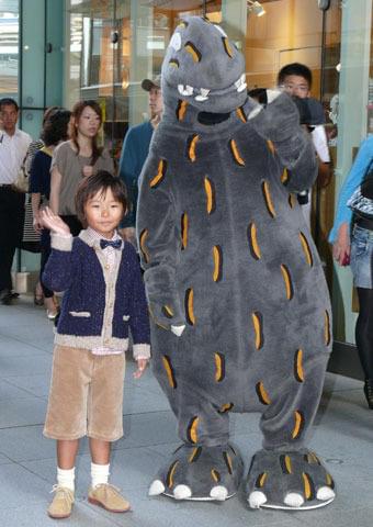 加藤清史郎、舞台挨拶ハシゴで有楽町を徒歩移動