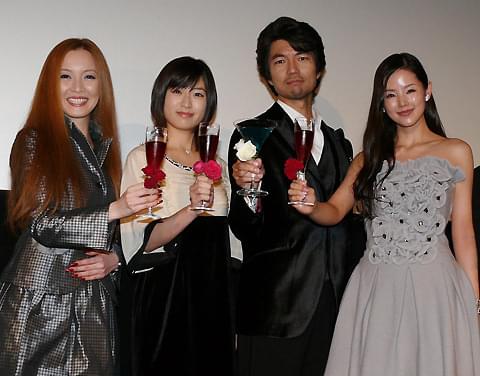 仲村トオル、アルコール度数50％の特製カクテル一気飲み