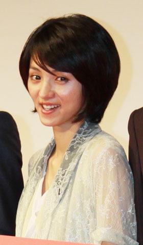 満島ひかり、「川の底から」石井裕也監督と結婚