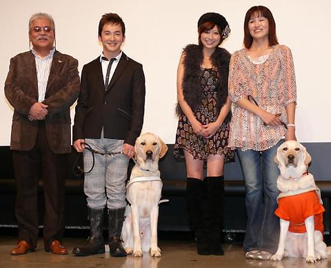 浅利陽介「パートナーズ」撮影を経て、すっかり盲導犬訓練士の顔