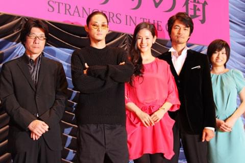 仲村トオル、恩人からの手紙に感無量の「行きずりの街」初日