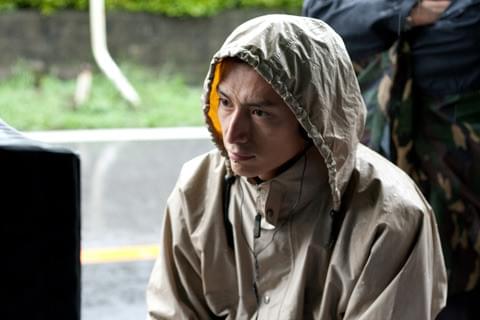 真剣なまなざしの伊勢谷友介監督