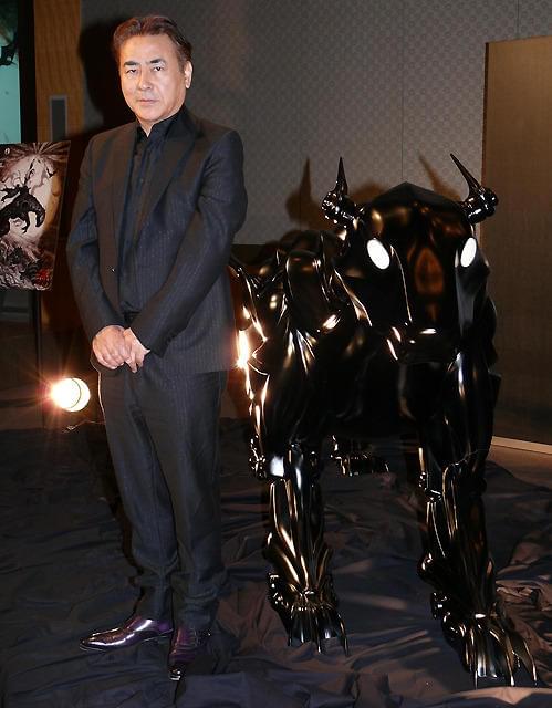 ベテランイラストレーターの天野が長編初監督